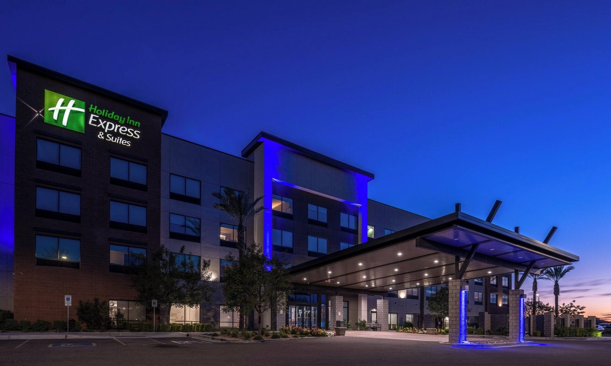 Gilbert Hotel | Holiday Inn Express & Suites Gilbert Mesa Gateway Airport by IHG