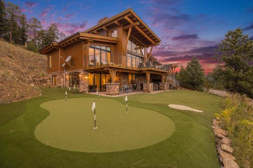 Bailey House | Hot Tub and Scenic Views at The Bailey Lodge