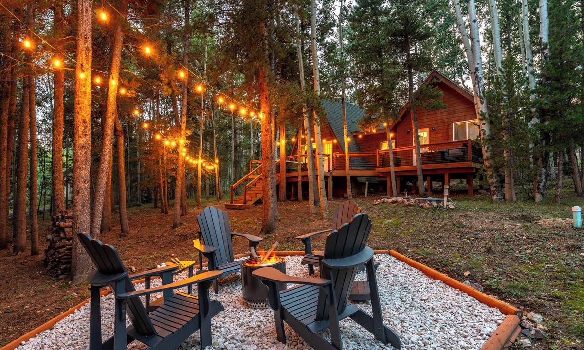 Black Hawk Cabin | Hot tub, Gym, Sauna, Game Room, Dogs