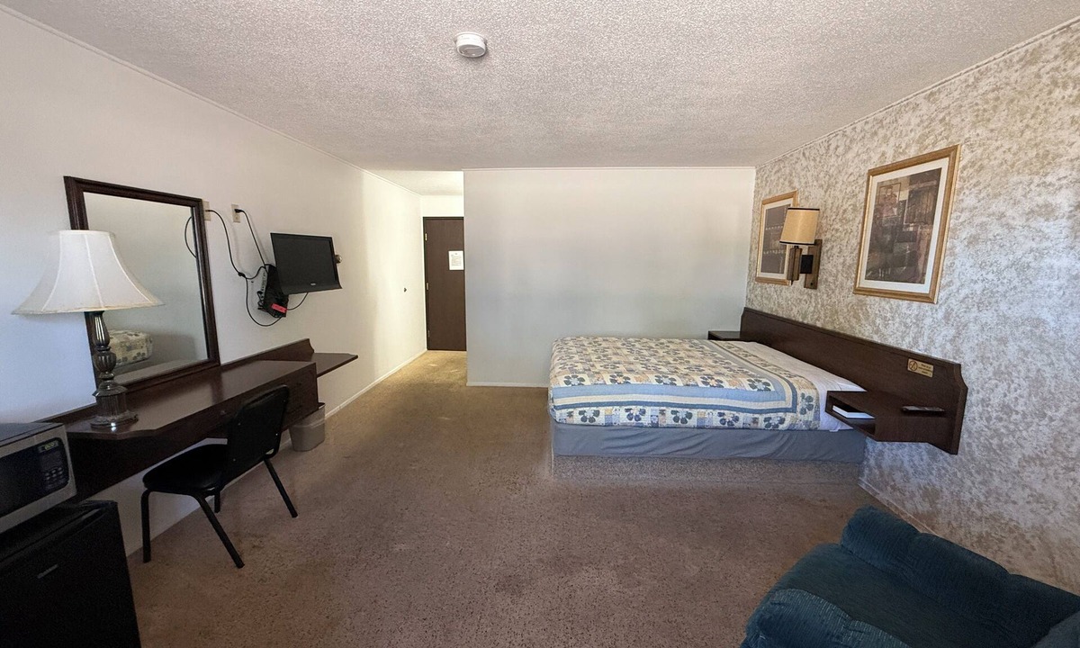 Culbertson Hotel | Hotel O The Kings Inn Culberston MT HWY 2