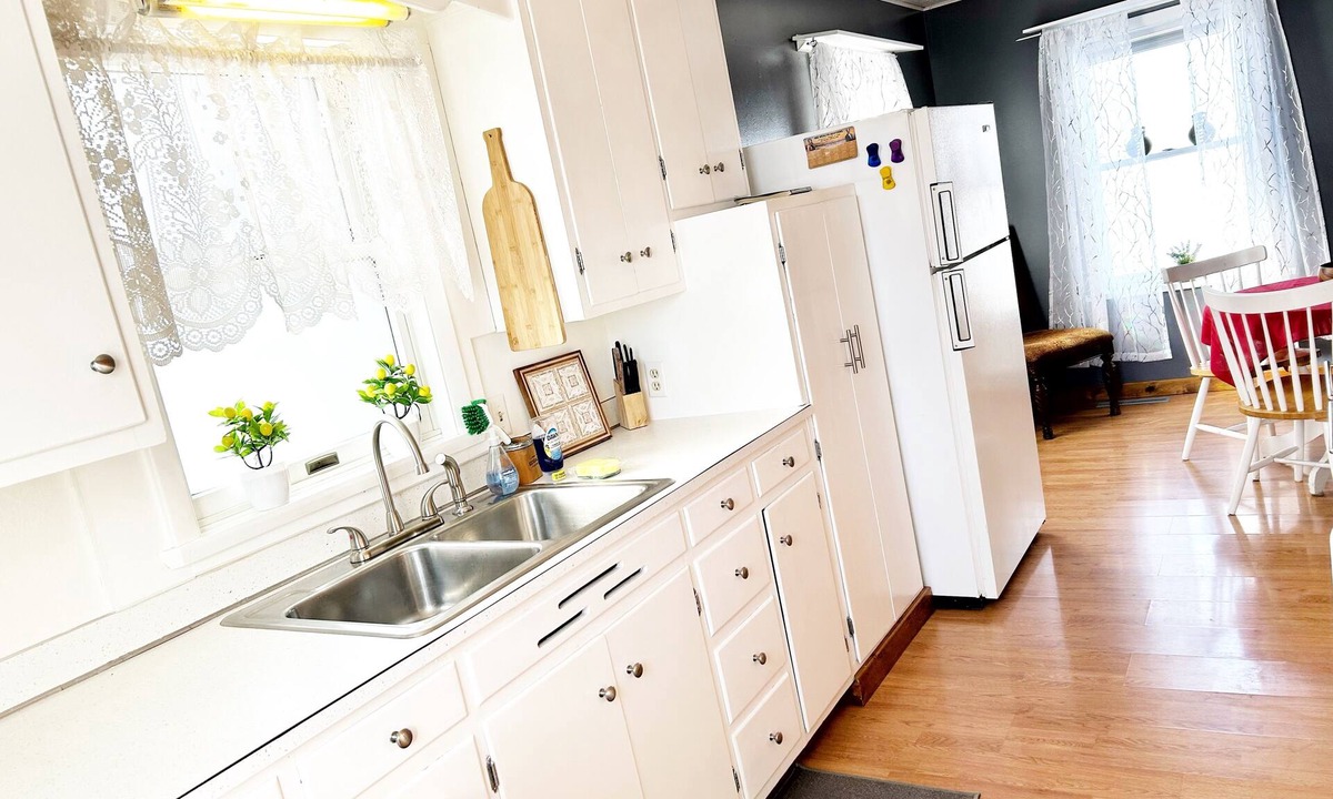 Glasgow House | Hunters, travel wrk, pet Friendly- Near Downtown, Hospital, fishing -office WIFI