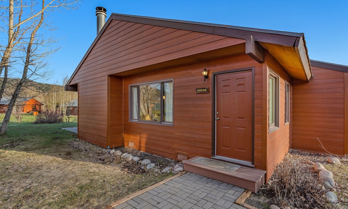 Clark Cabin | Indian- Full kitchen, pet friendly, stunning views