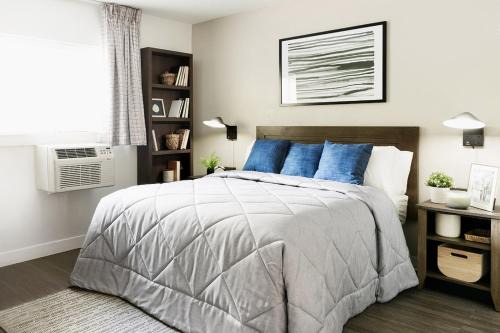 Greenbrier East Hotel | InTown Suites Extended Stay Chesapeake VA - I-64 Crossways Blvd