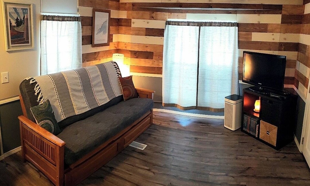 Esko Cottage | Jay Cooke Cottage and wood burning sauna: firepit, hammock, large yard and grill