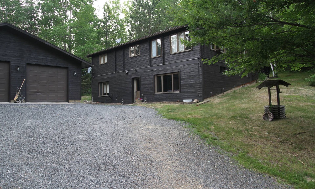 Crane Lake Cabin | Kozy Rustic Knot with water access to Crane Lake