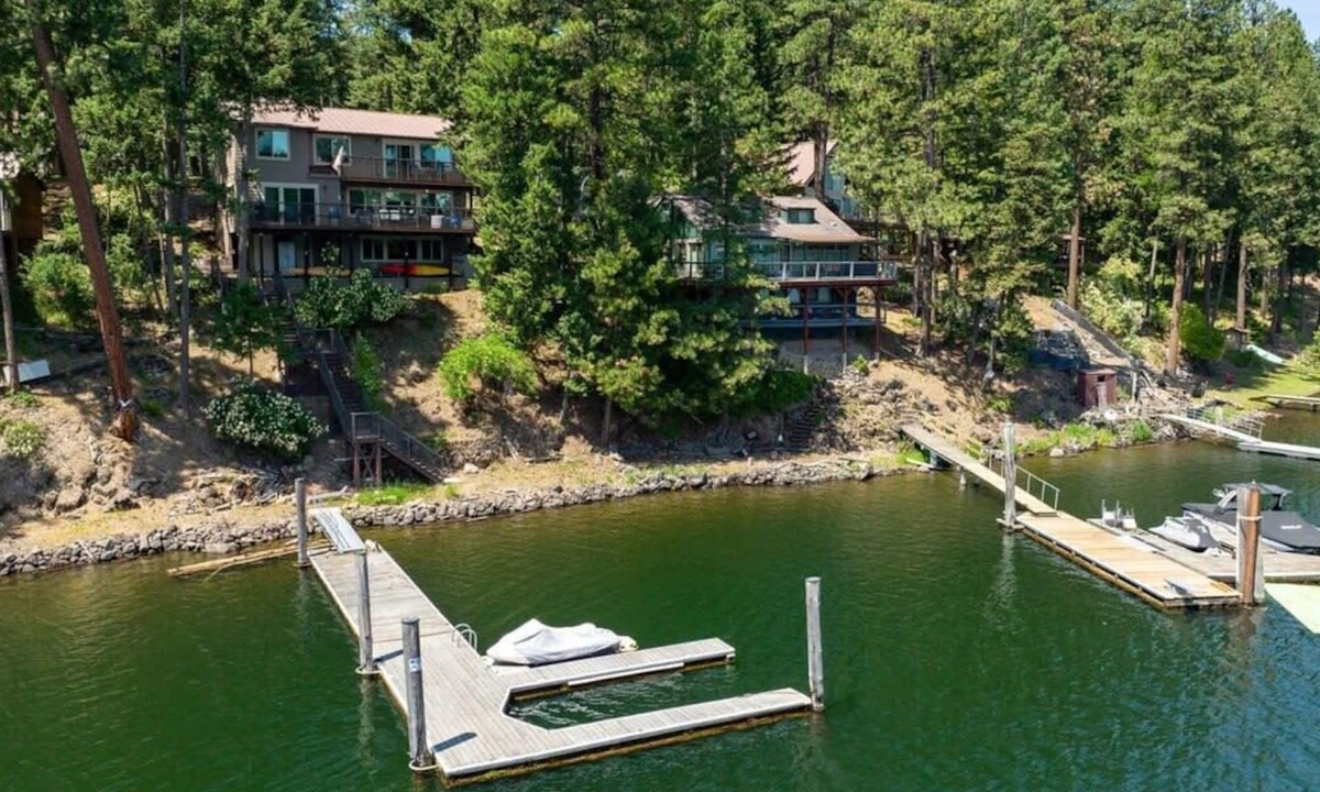 Worley House | Lakefront 3-bedroom lakeside home near Lake Coeur d'Alene