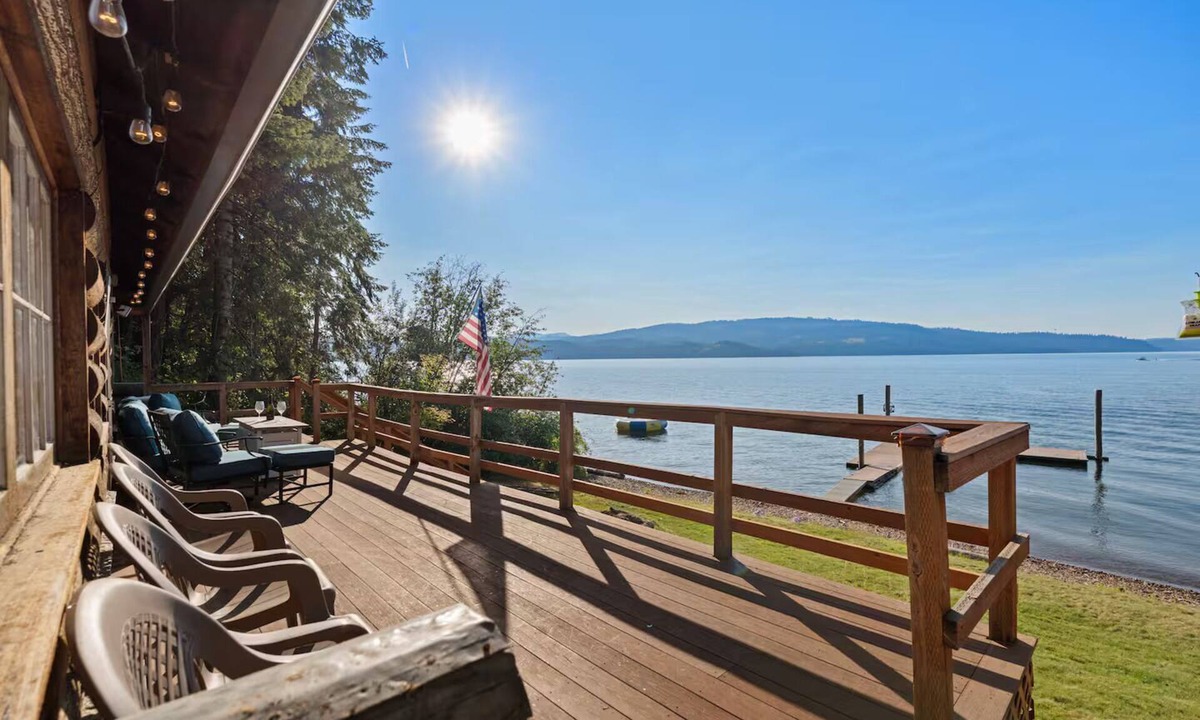 Harrison Cabin | Lakefront Cabin Sleeps 6 – Private Dock, Jacuzzi, 80' Beachfront & Sunsets!