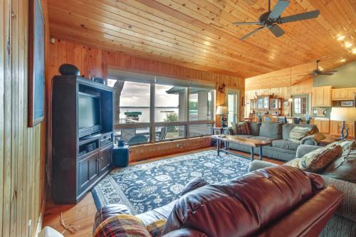 Isle House | Lakefront Isle Escape w/Dock + Fire Pit!