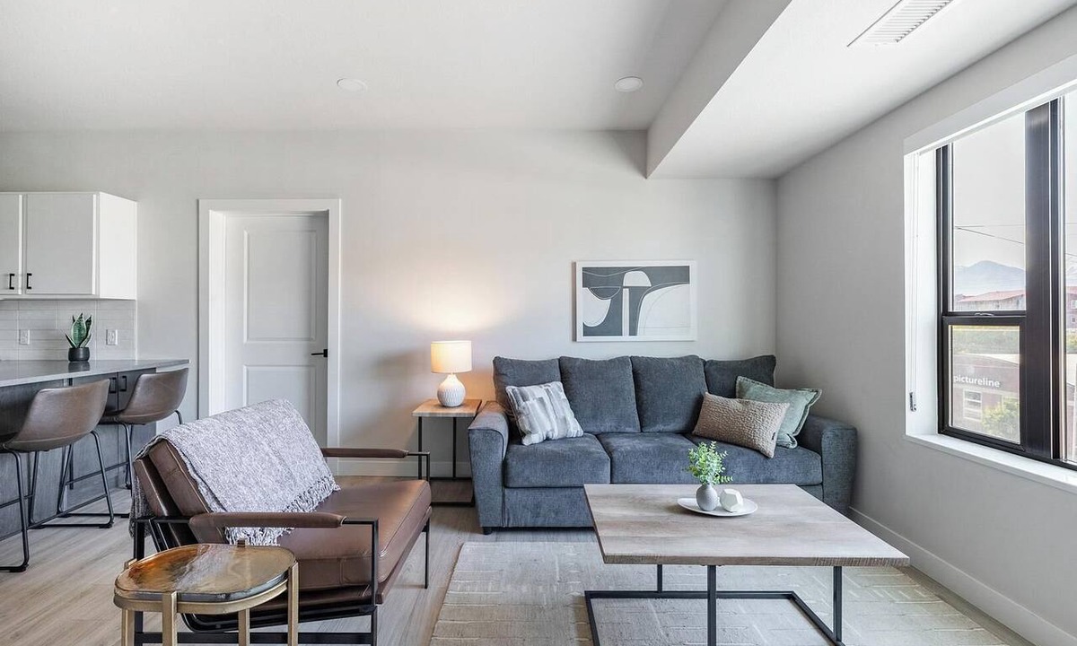 People's Freeway Apartment | Landing | Incredible 2BD, Pool, Clubhouse