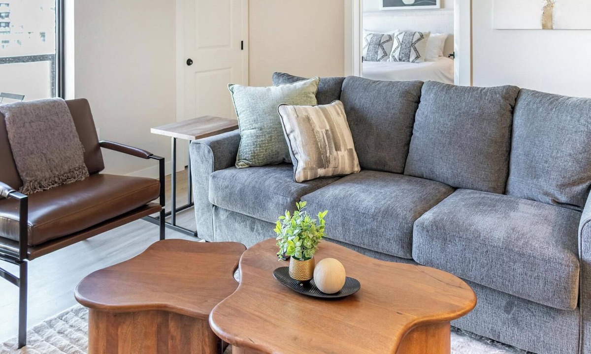 People's Freeway Apartment | Landing | Stylish 1BD, Clubhouse, Gym