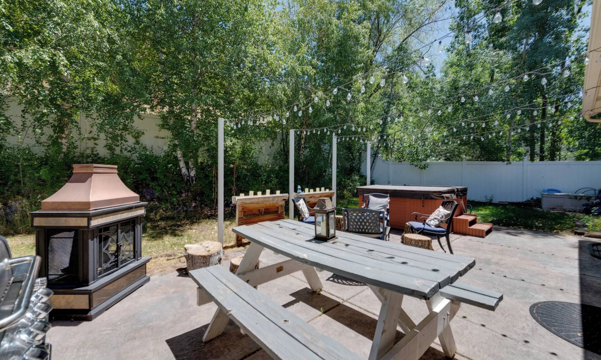 Layton Cabin | Layton Cabin/Spa with Private Sauna & Hot Tub!