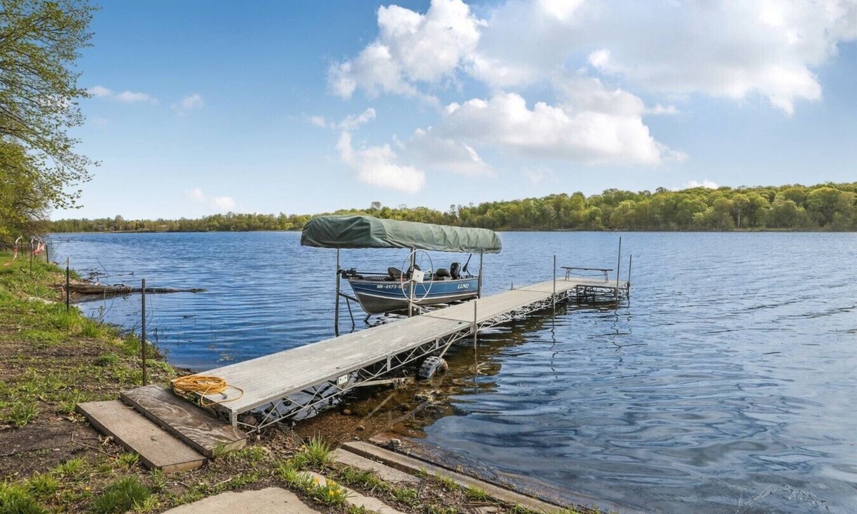 Underwood House | Long Lake Retreat w Boat, Kayaks & Fire Pit!