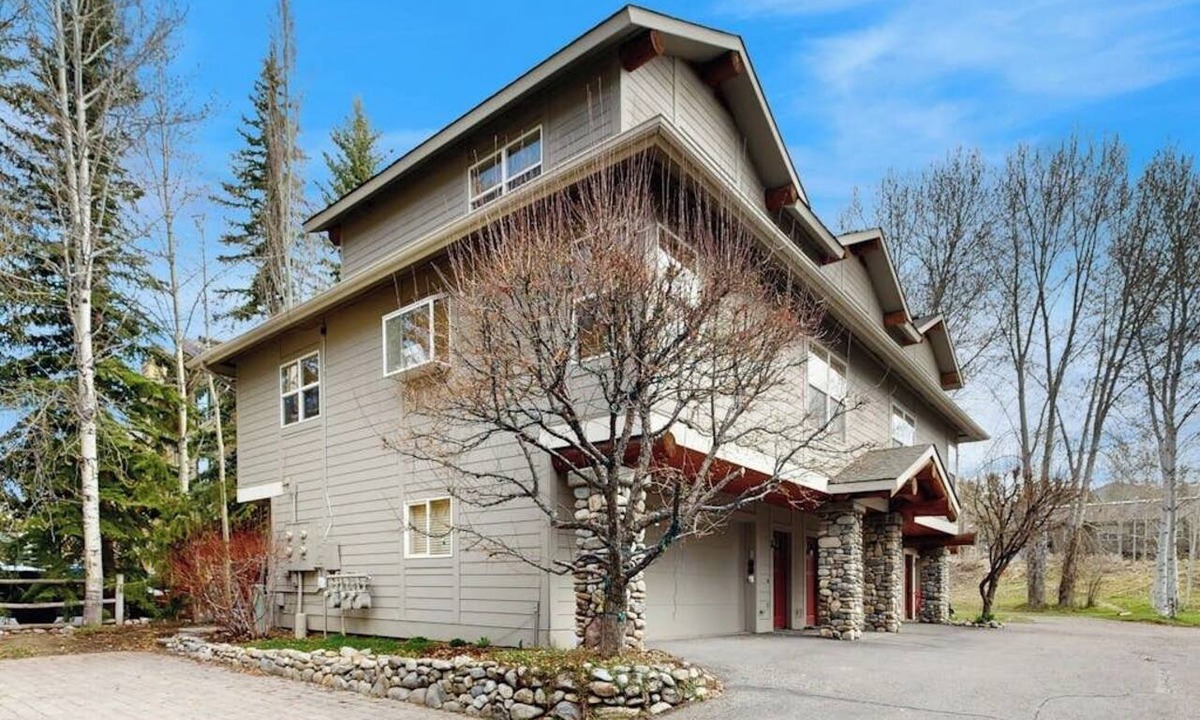 Ketchum House | Lovely dog-friendly home w/full kitchen - close to skiing & downtown Ketchum