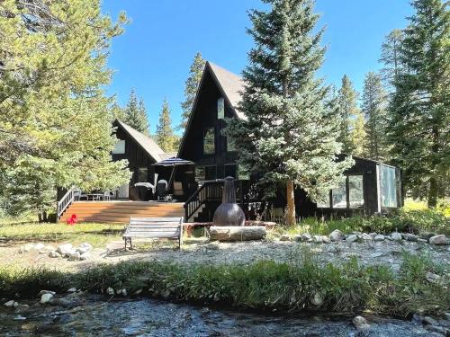 Blue River Ski Chalet | Luxury A-Frame with Hot Tub for Dreamy Vacations in Colorado