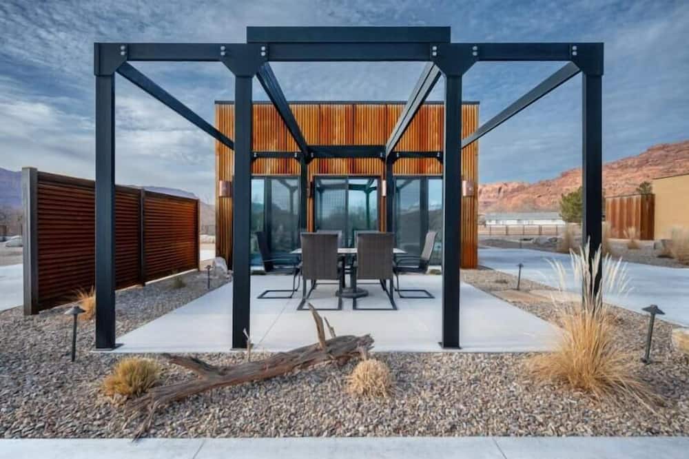 Moab House | Luxury Casita - 2 Master Suites and 2.5 Bathrooms