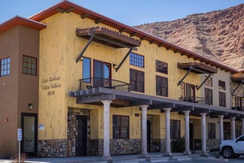 Moab Apartment | Luxury Downtown Rental (Hot Tub/Pet Friendly) - La Dolce Vita Villas #11
