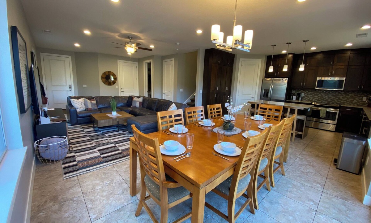 Moab House | Luxury Entrada Townhome near downtown, Arches Nat’l Park, townie bikes included!