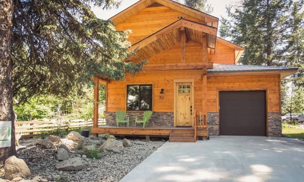 McCall House | McCall Cabin for 10|Close to Town, Lake and Park!
