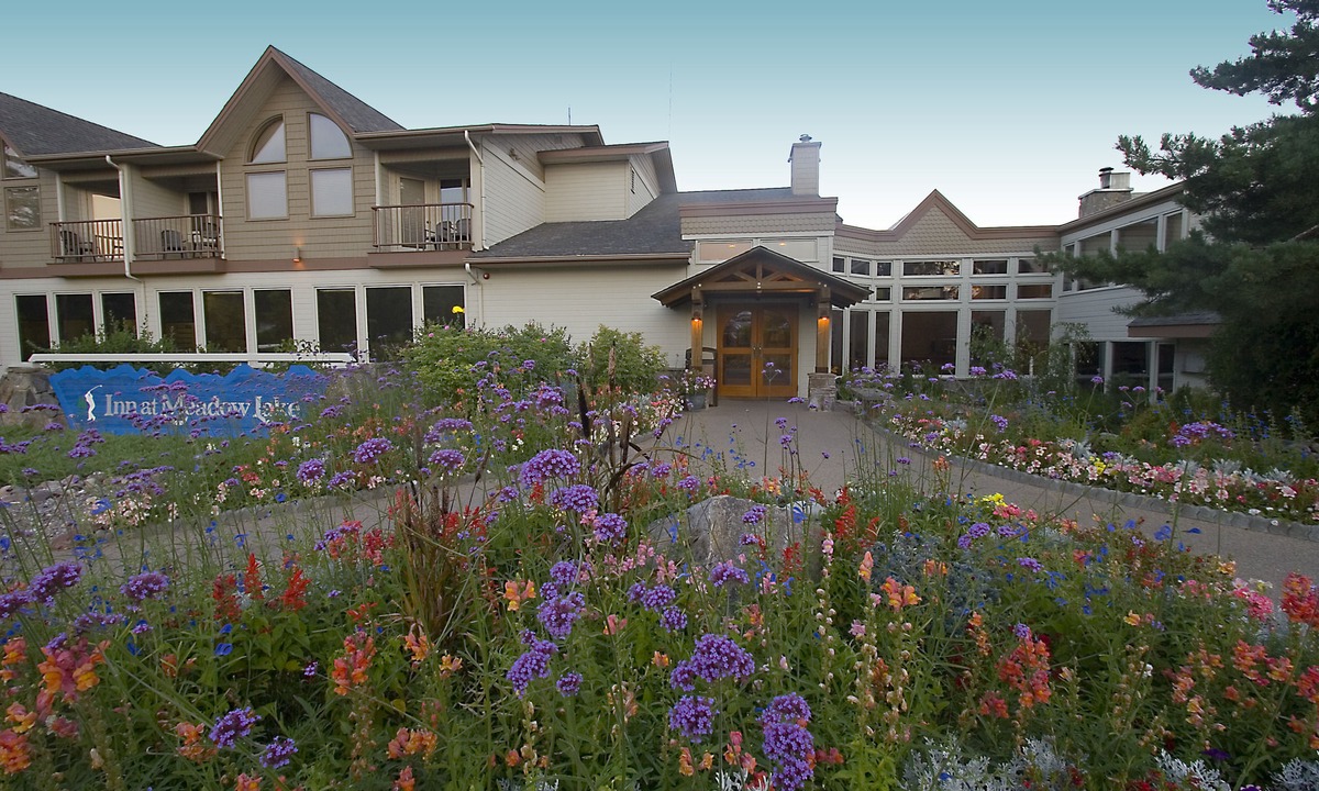 Columbia Falls Hotel | Meadow Lake Resort & Condos