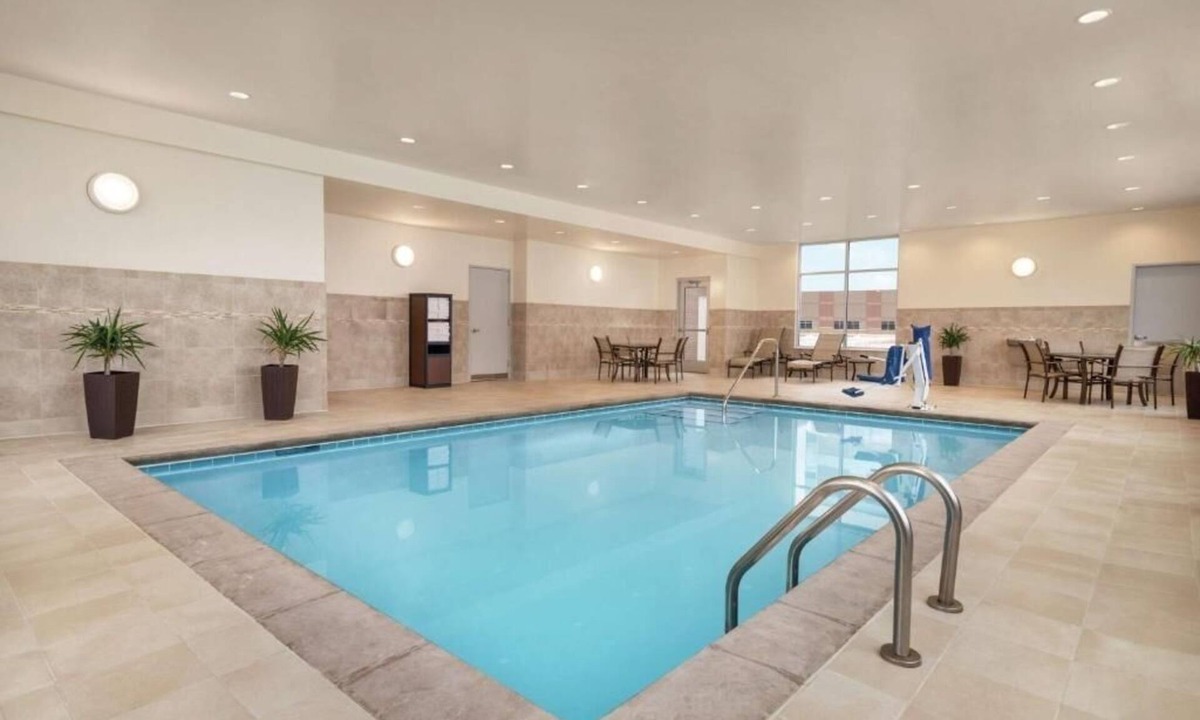 Brooklyn Park Hotel | Modern Brooklyn Park Stay with Pool & Complimentary Breakfast l 2 Rooms