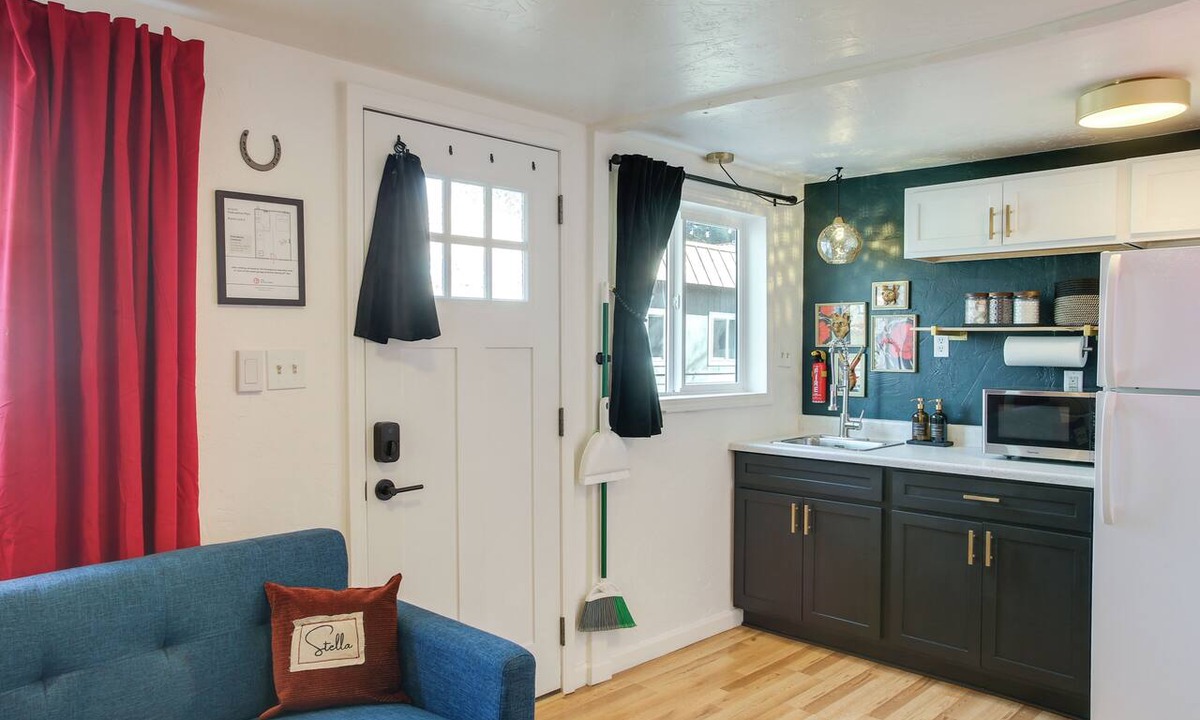 Latah Valley Apartment | Modern Comfort Near Dtwn! Stylish Spokane Studio