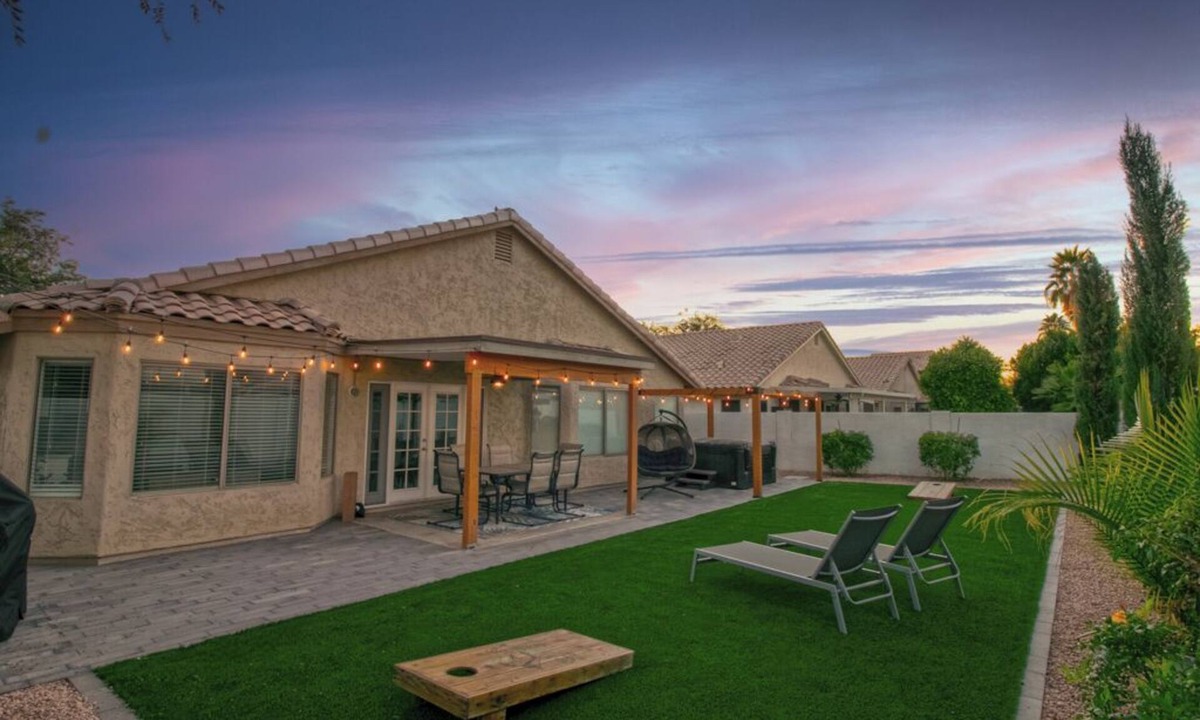 Sonoma Ranch House | Modern Gilbert Getaway w/Hot Tub Spacious Backyard Near Downtown