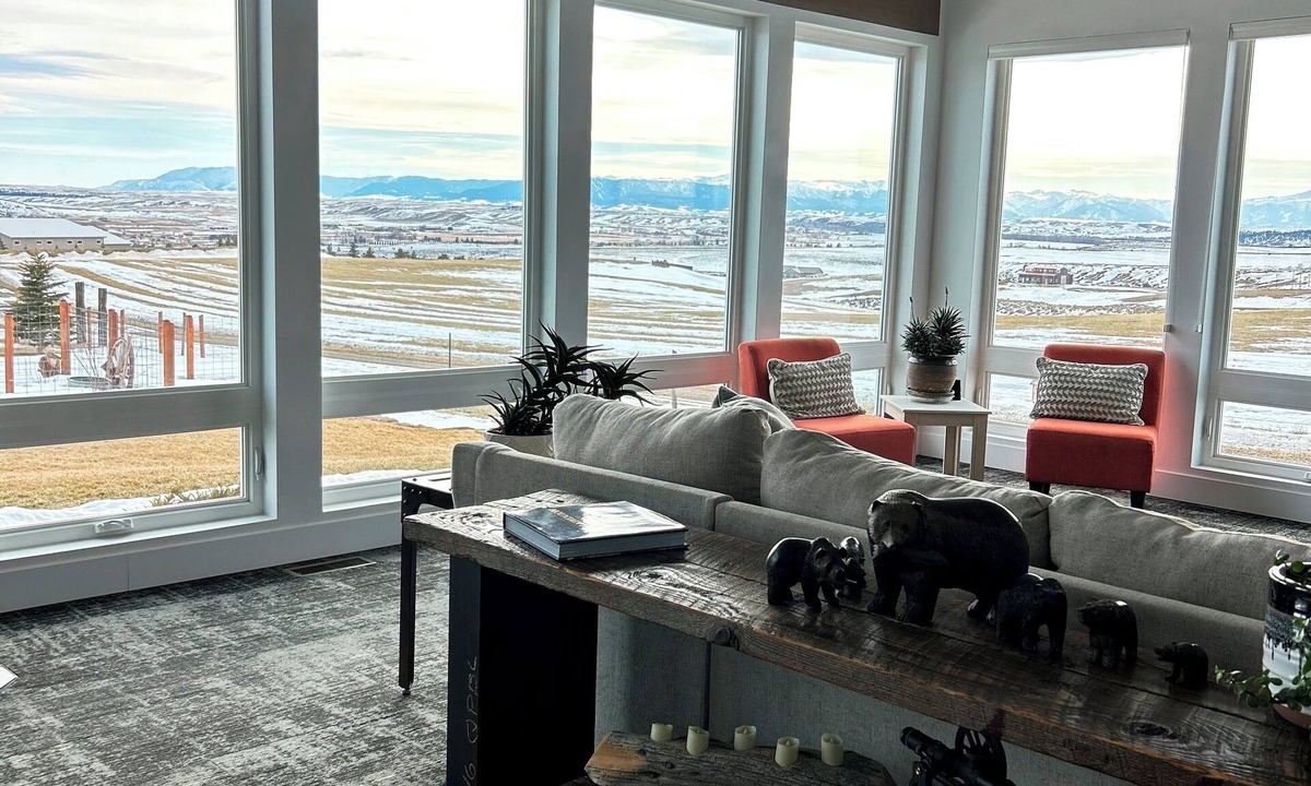 Joliet House | Modern Home Majestic Views