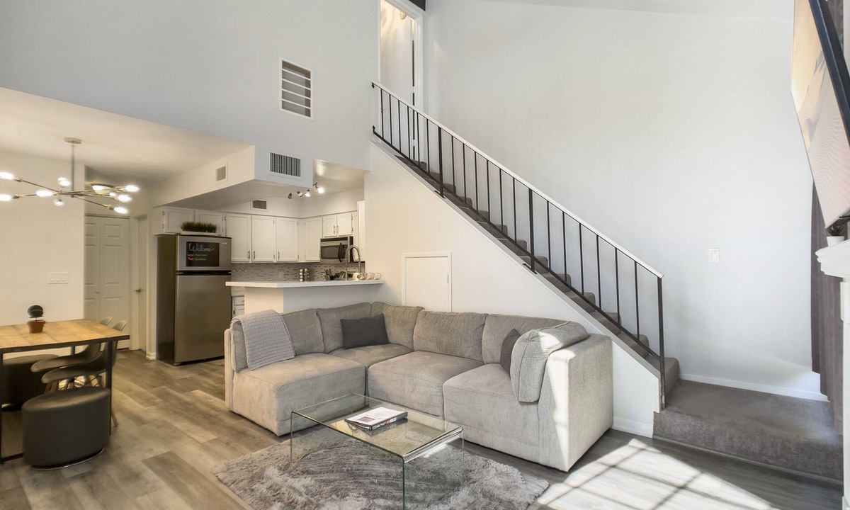 Mesa Grande House | Modern on May-Tempe/ASU/Mesa border Walk to Sloan Park! King Bed- Pet Friendly