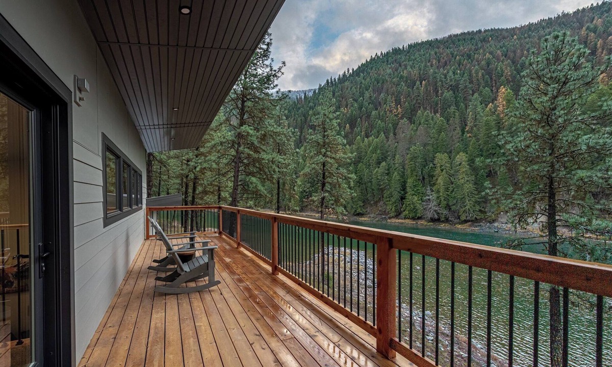 Sanders County House | Modern Sanctuary at Emerald Bend