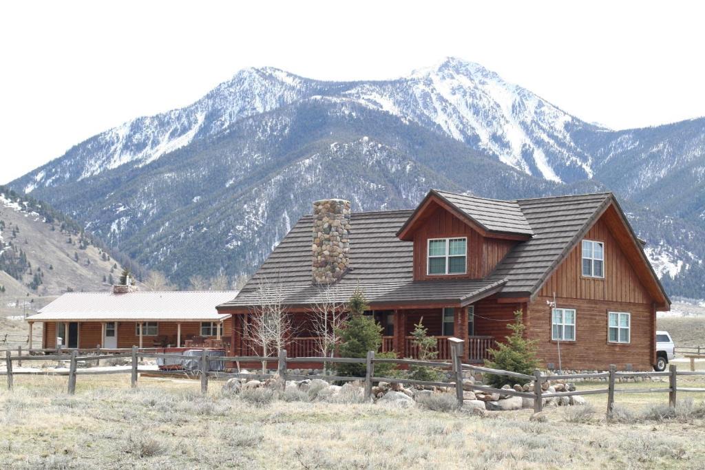 Cameron House | Montana Spirit Guest Lodge