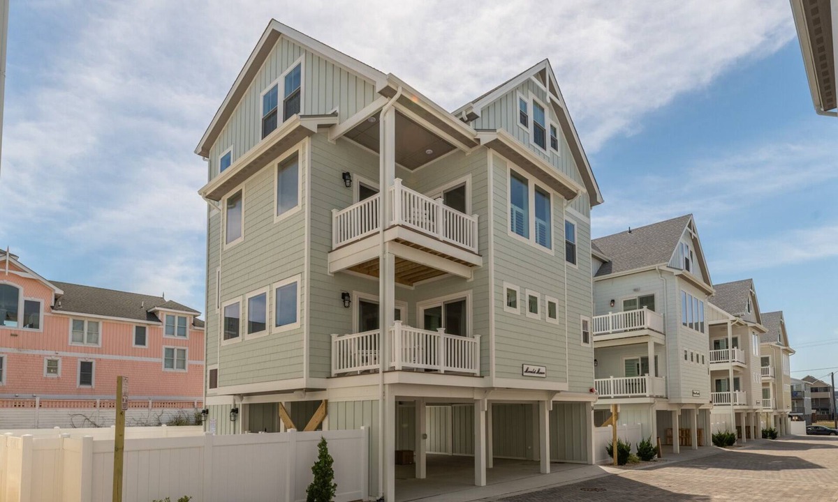 Kill Devil Hills House | Moonlit Manor - Pets Welcome + Private Pool