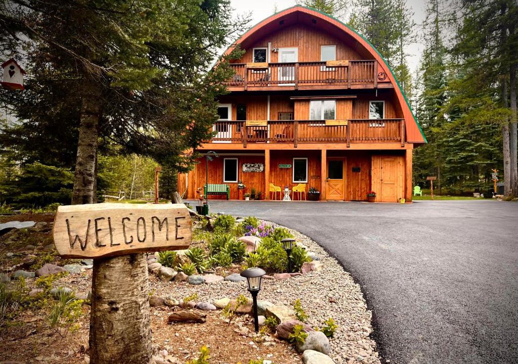 Columbia Falls Hotel | Moss Mountain Inn
