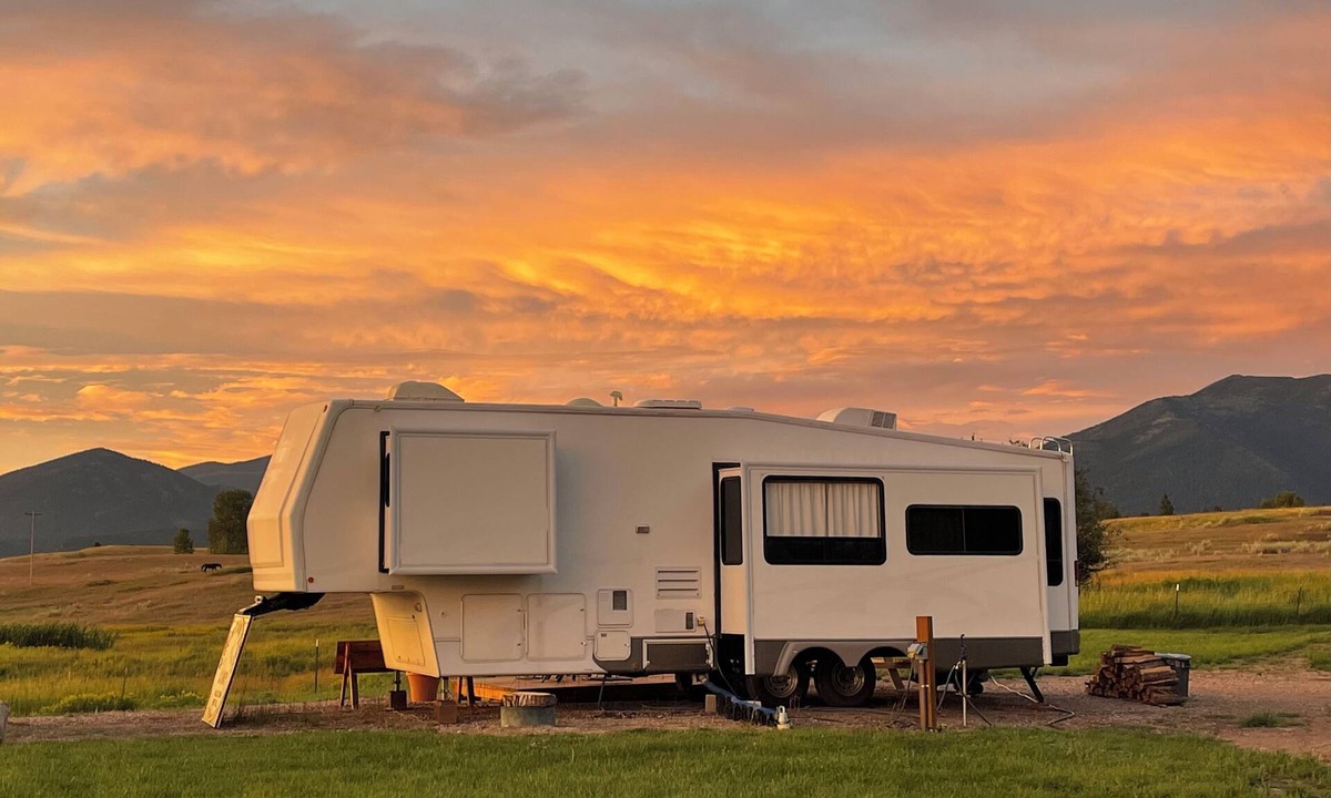Ovando House | Mountain View Camp in the beautiful Blackfoot Valley of Montana.