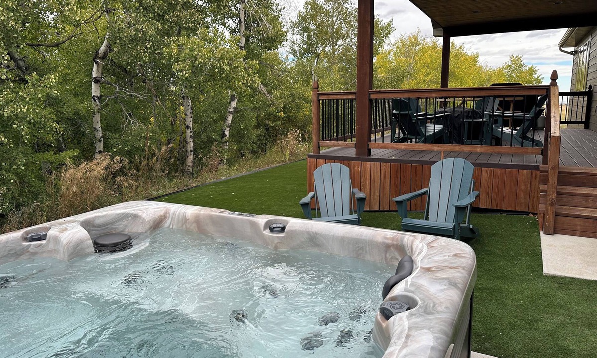 Red Lodge House | Mountain Views, spacious and Newly built, Dog Friendly, Wi-Fi, A/C and Garage- Willow Creek Hideaway