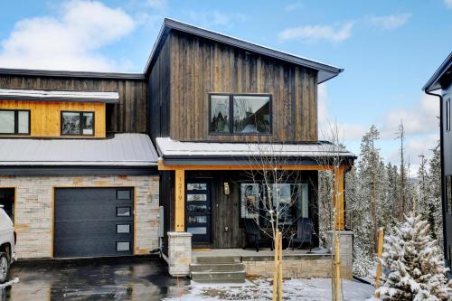Fraser House | Mountain Villa 1219 I Private Hot Tub I Peloton I Great Views I Bunk Room I Activity Program