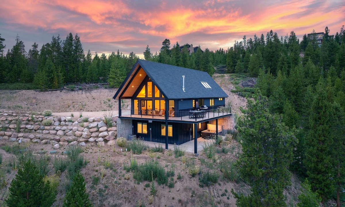 Winter Park Highlands Ski Chalet | Mountain Vista 3 Bedroom Chalet by RedAwning