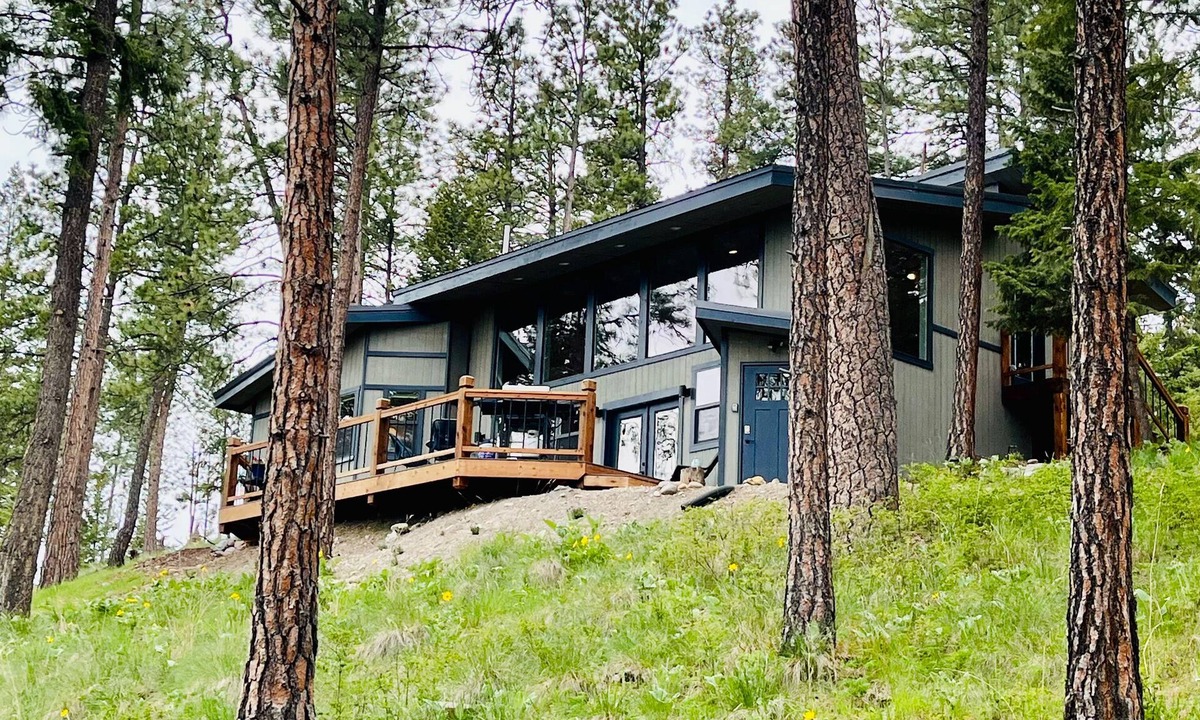 Finley Point Cabin | Nature House: Peaceful and Romantic - Tub for Two, Sauna, Flathead Lake views