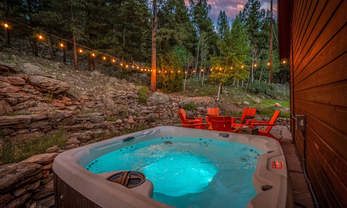 Bailey House | NEW Hot Tub + Arcade + Fire Pit + Mtn Views