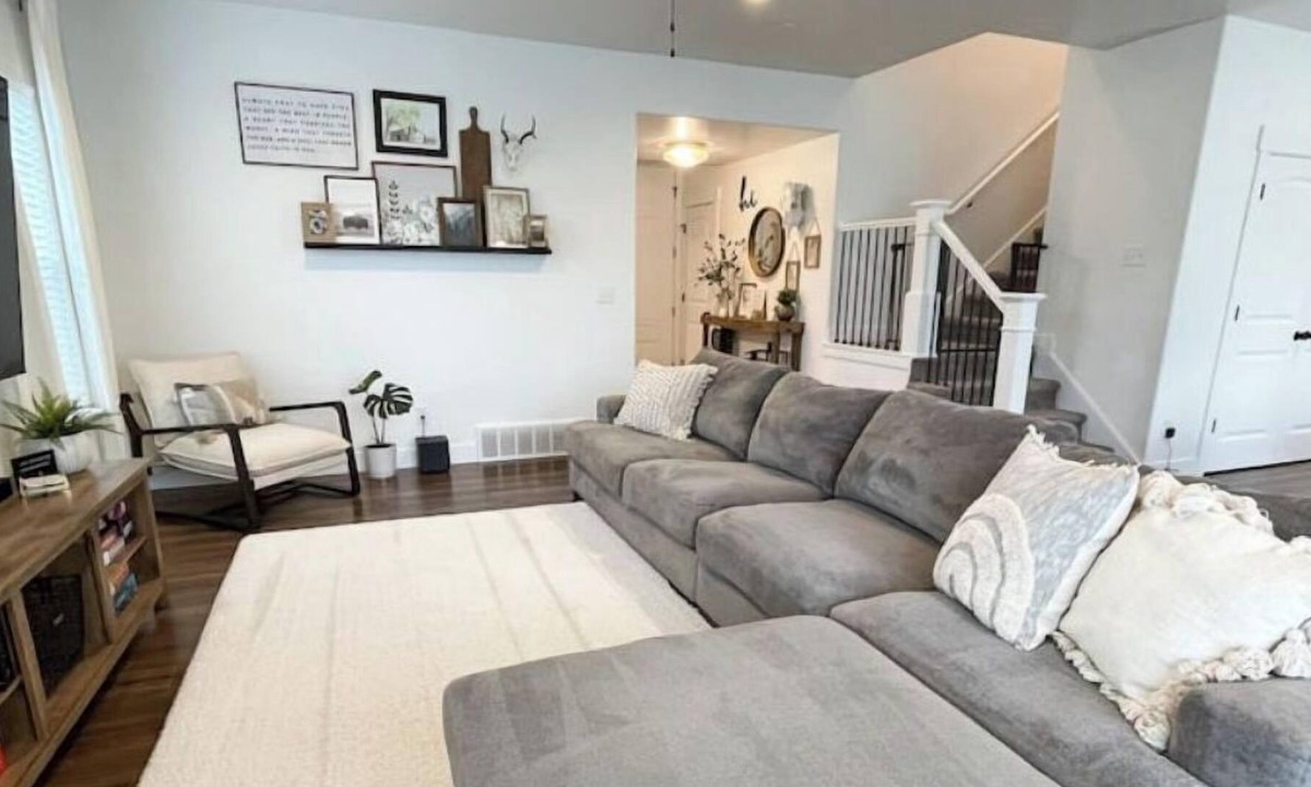 Springville House | NEW! Modern Home, Room to Relax