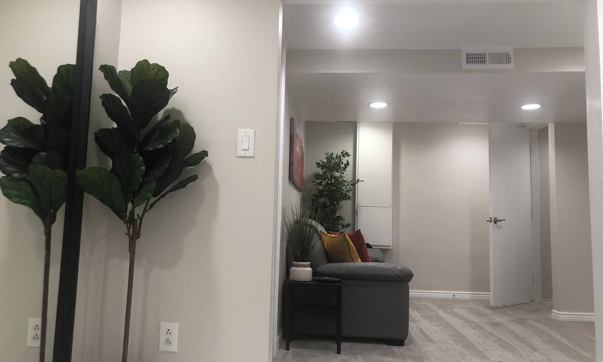 East Central Apartment | New Yalecrest Apartment near Downtown Salt Lake City