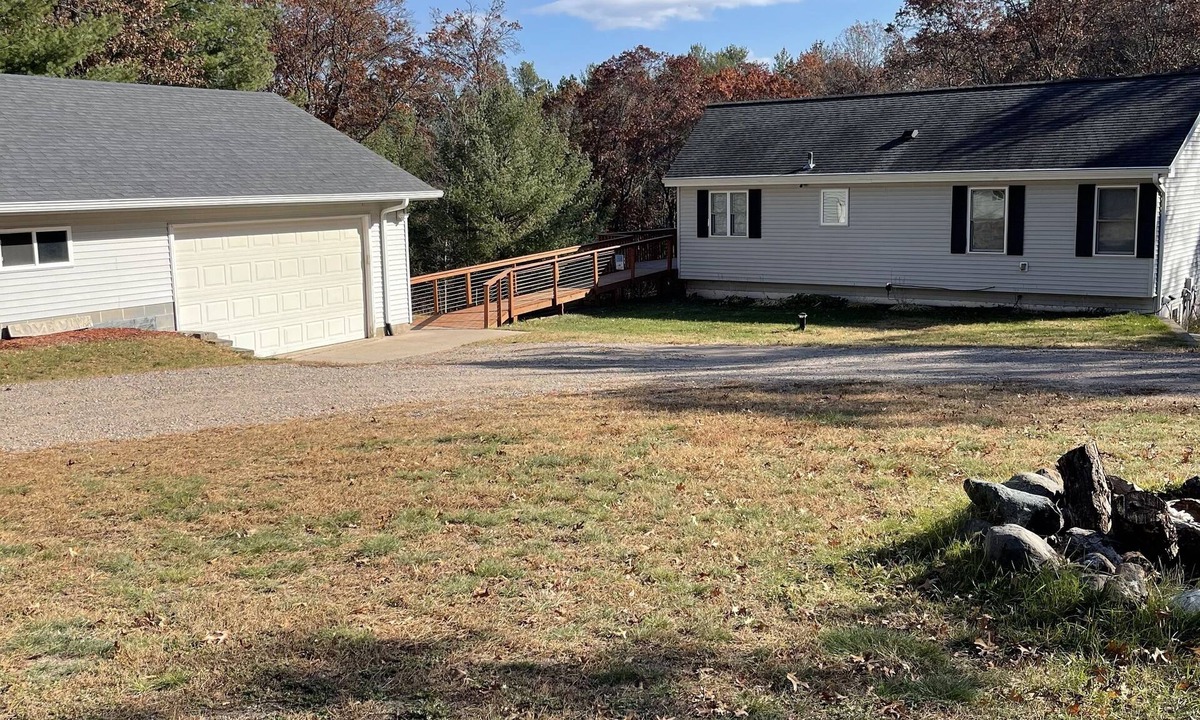 Markville House | Newer, 4 bdrm 2 bathroom lake home 5 minutes from everything in Danbury Wi