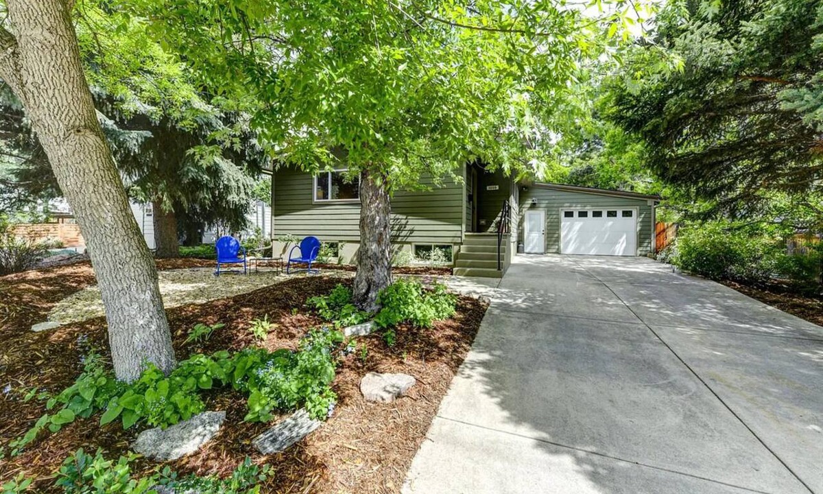 Newlands House | Newlands 4BR Retreat w/Private Suite+Walkable+Rec Center
