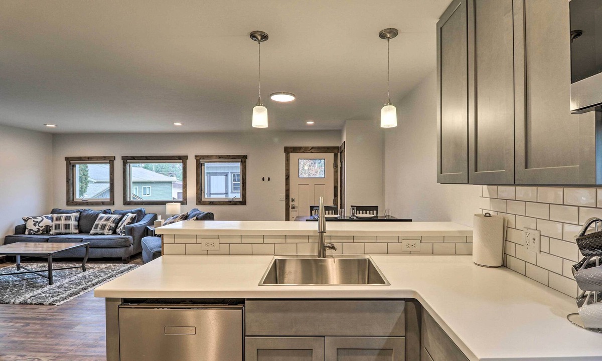 Bigfork Apartment | Newly Built Bigfork Gem ~ 1 Mi to Fish & Hike