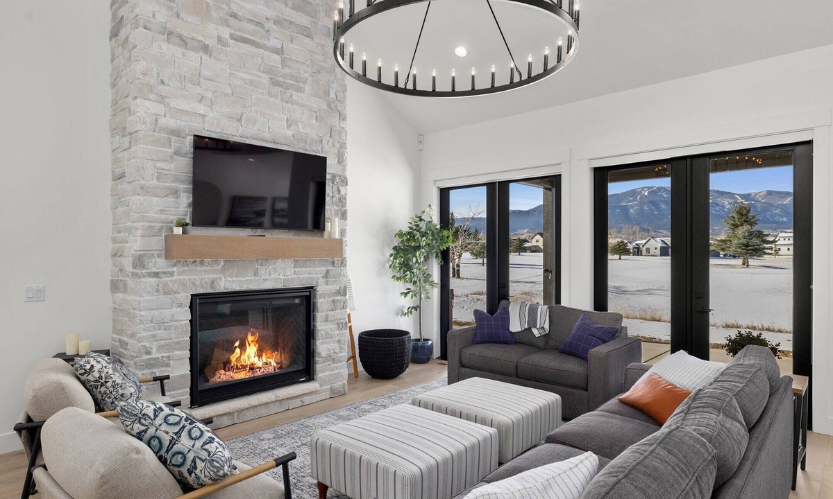 Red Lodge House | Newly Constructed Beartooth View on golf course with Hot Tub!