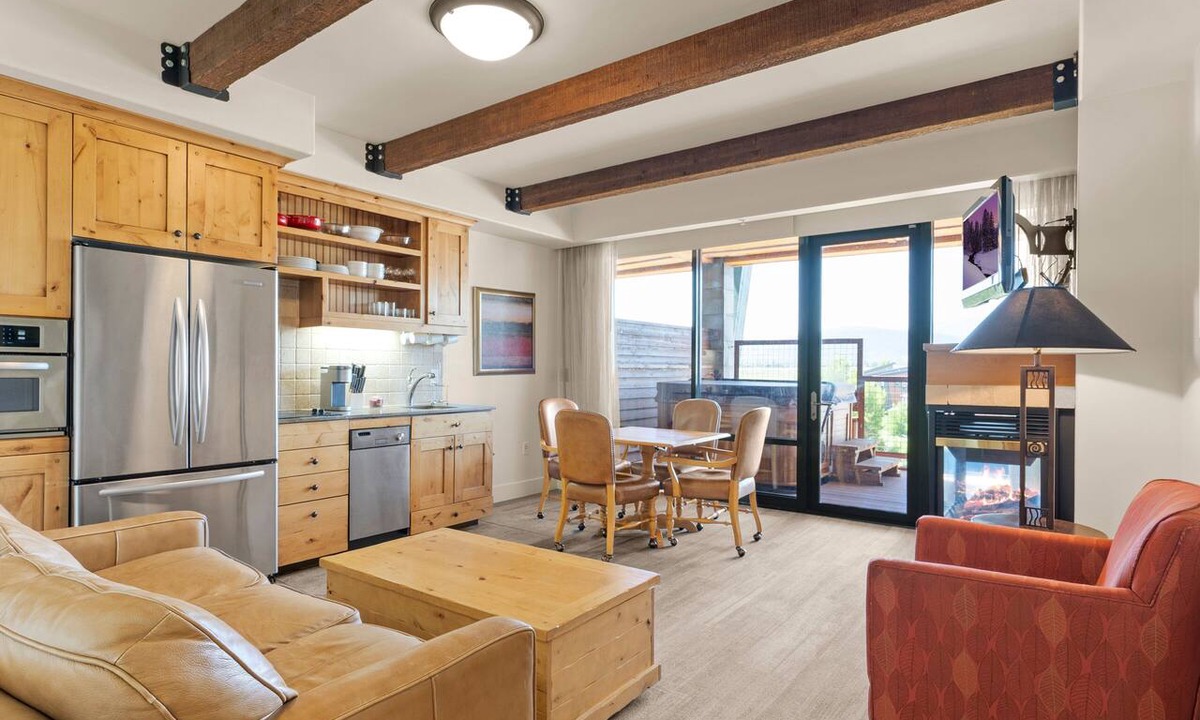 Kimball Junction Condo | Newpark 322-A | Private Hot Tub | Kitchenette | Mtn & Preserve Views | Fireplace | Pool & Hot Tub