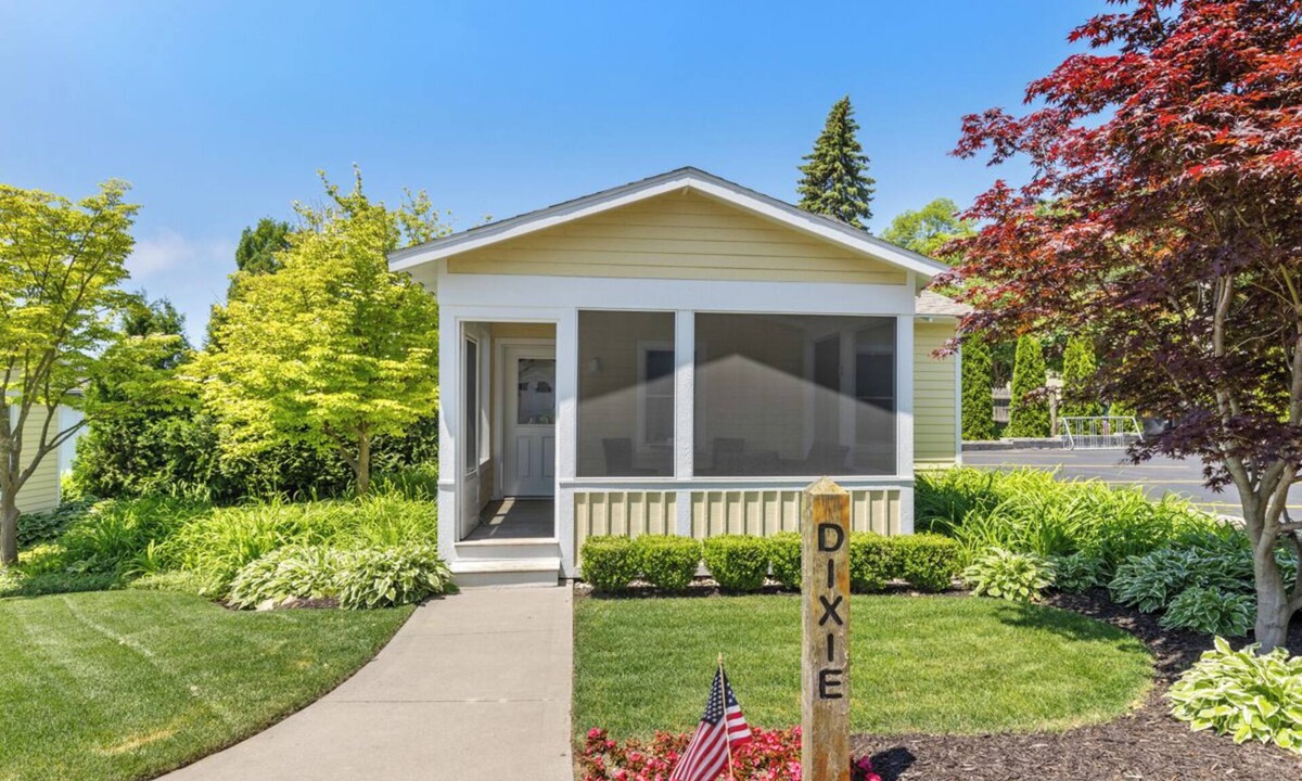 Saugatuck Cottage | One Bedroom Luxury Cottage at Downtown Saugatuck Resort