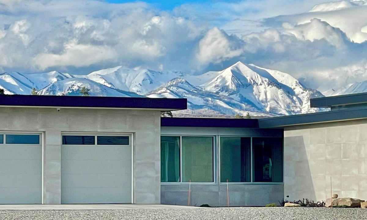 Durango House | Panoramic mountain views. Lots of windows! New build.