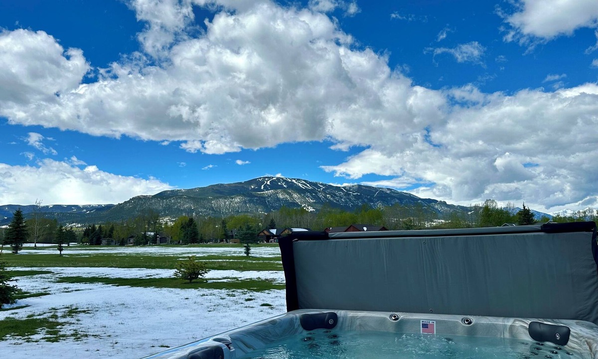 Red Lodge House | Paradise View a dog-friendly vacation rental home with Hot Tub & Wi-Fi.