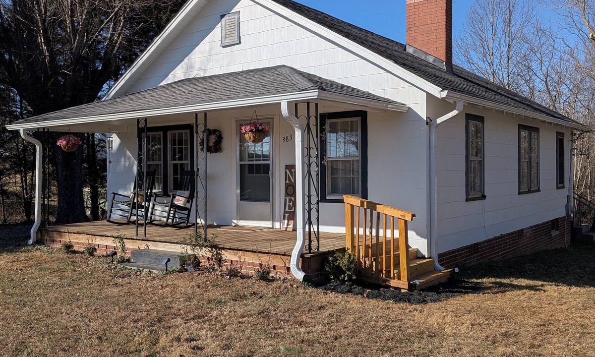 Elkin Cottage | Peaceful Elkin Wine Country Cottage