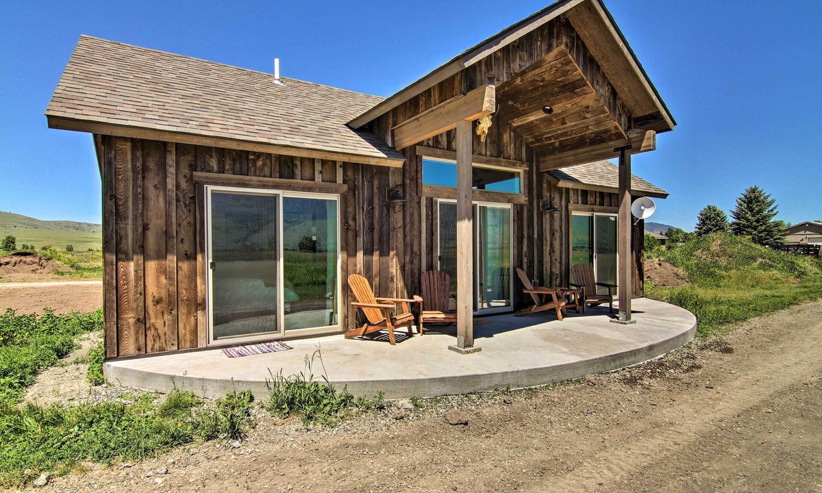 Livingston Cabin | Peaceful Mtn Retreat ~ 43 Mi to Yellowstone!